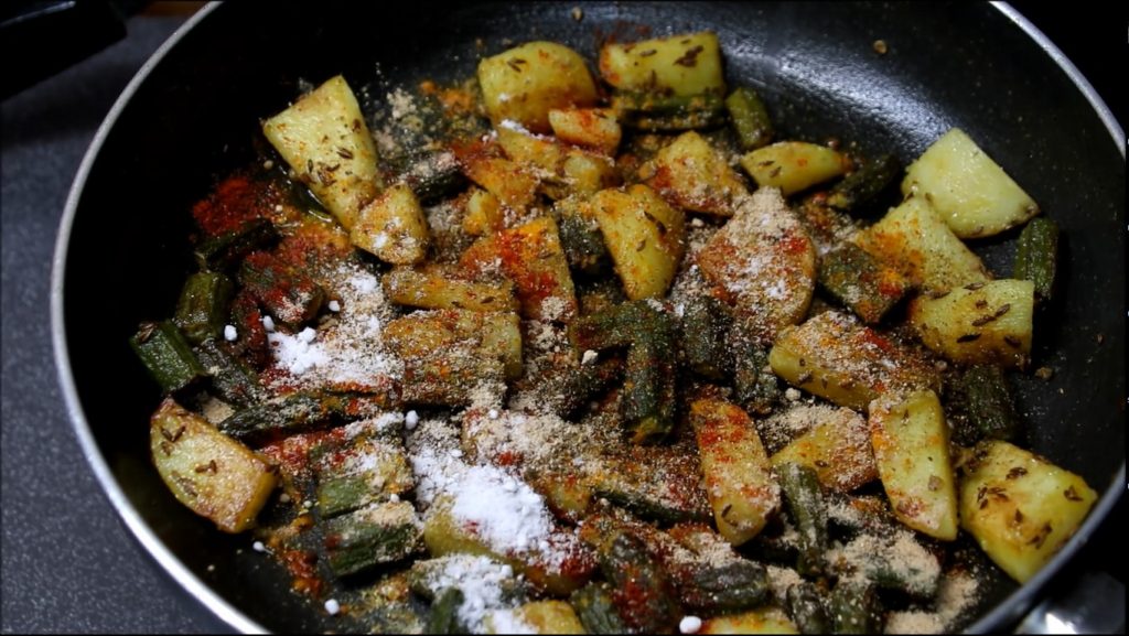 aloo bhindi recipe in hindi