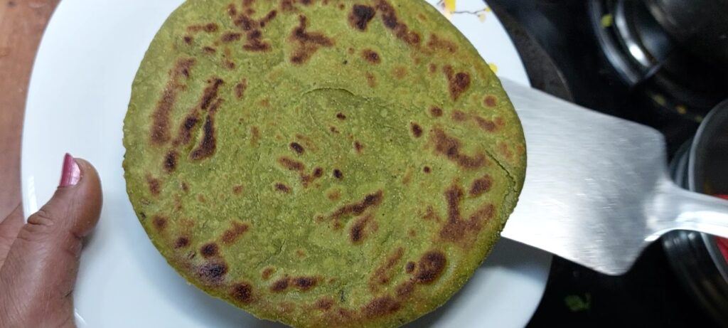 bathua paratha kaise banta hai