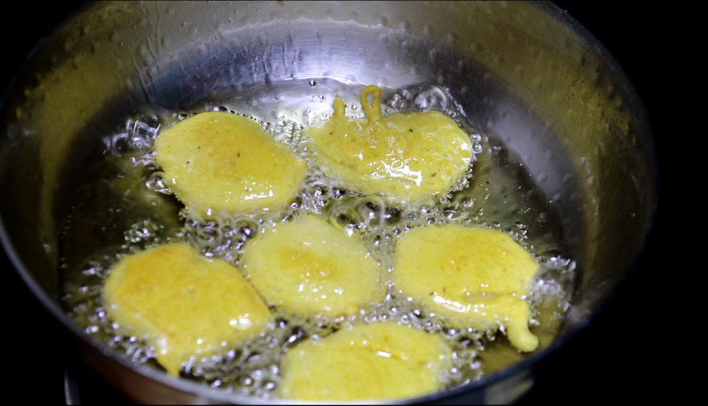 aloo pakora recipe in hindi