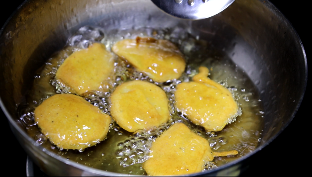 aloo pakora Video in hindi